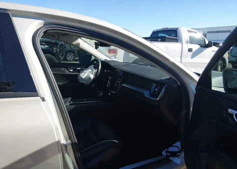 2020 Volvo S60 T5 Momentum z USA, uszkodzony, nr VIN 7JR102FK3LG049859